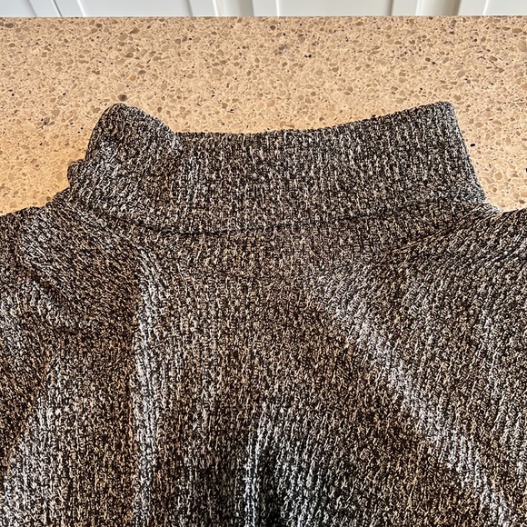 Windsor Turtleneck - Picture 2 of 5